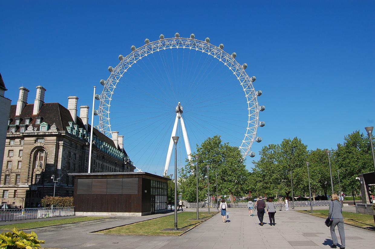 an image of a Ferris wheel