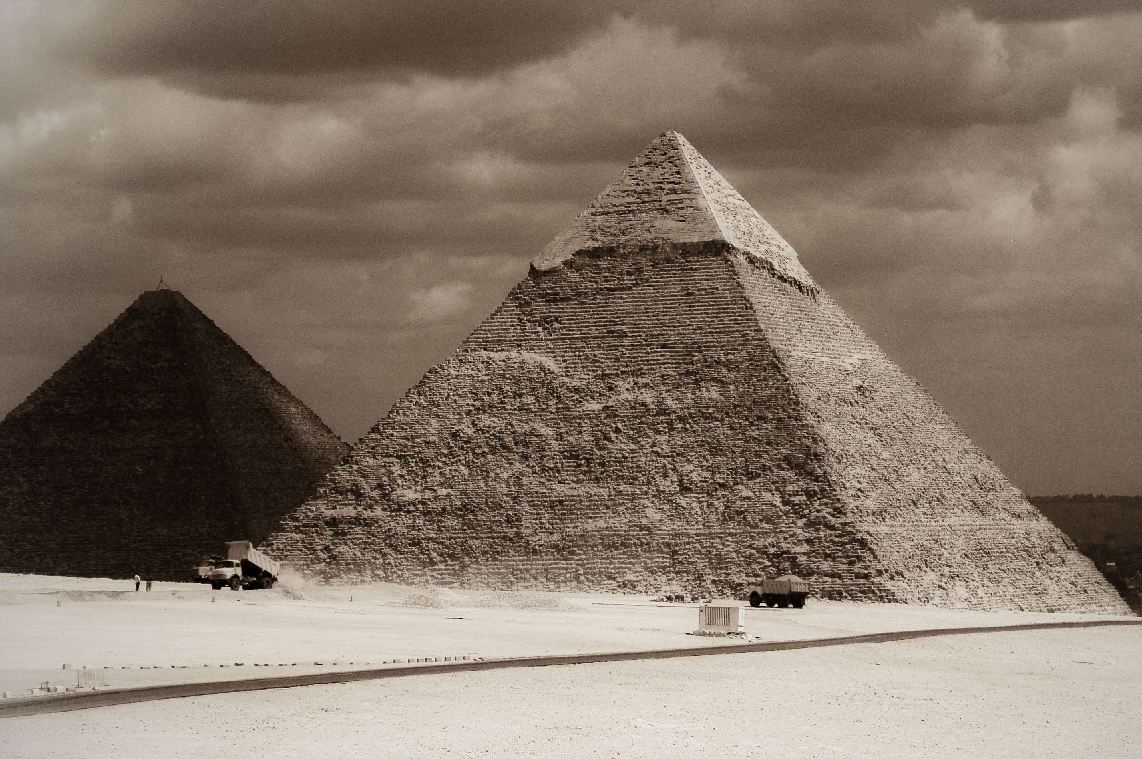 photograph, 2 pyramids